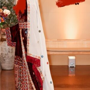 Elegant Burgundy and White Embroidered Henna Dress
Size 4-6